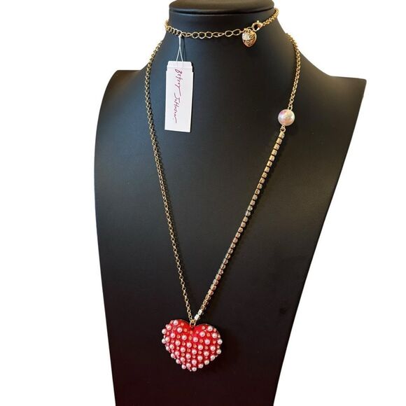 Adorable Large Red Enamel & Faux Pearl Heart Pendant Necklace - Picture 2 of 9
